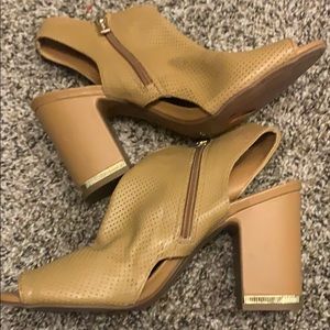 DKNY tan open toe size 8.5